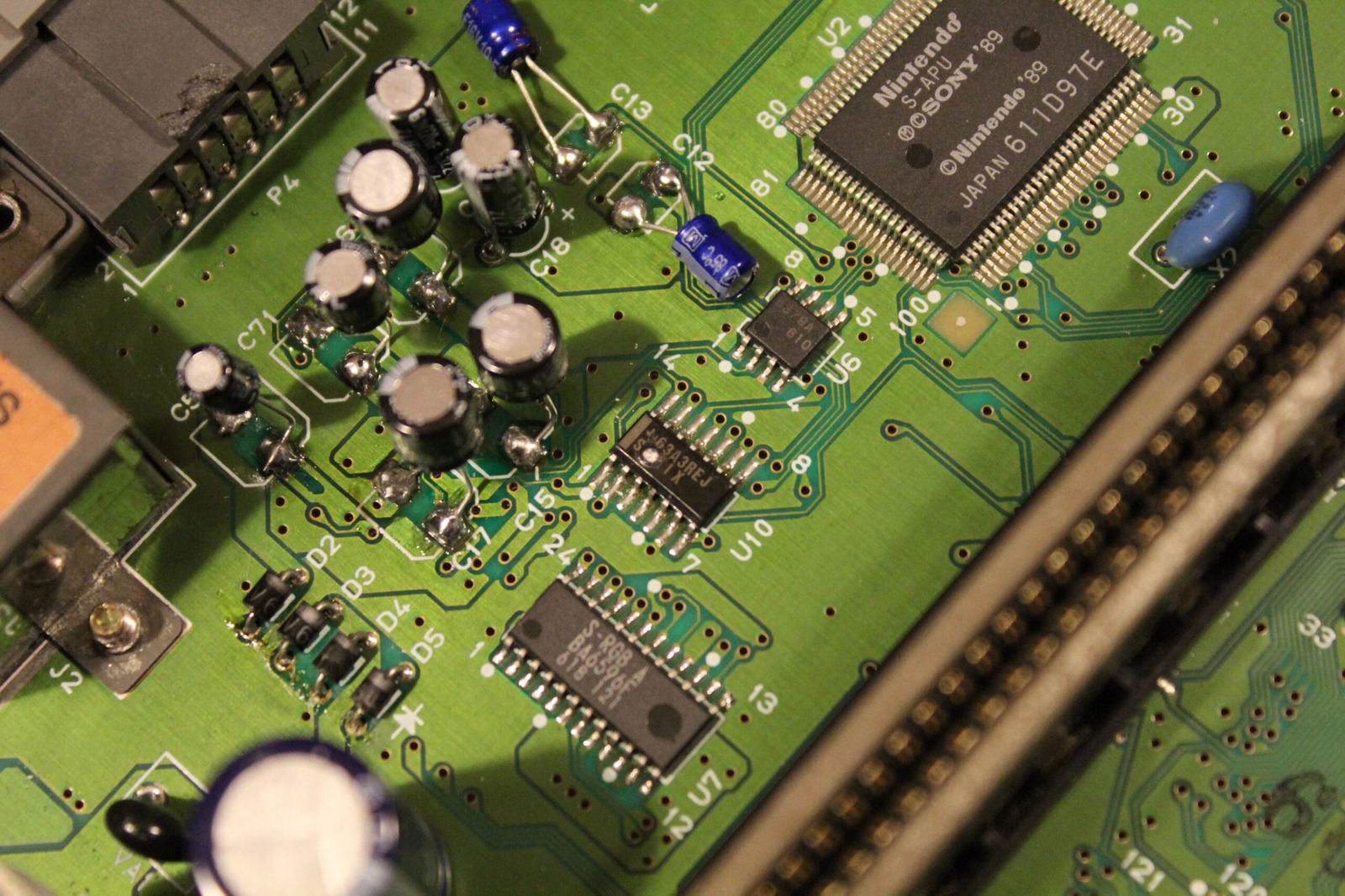 Damaged S-MIX on a SNES SNSP-CPU-02 Mainboard